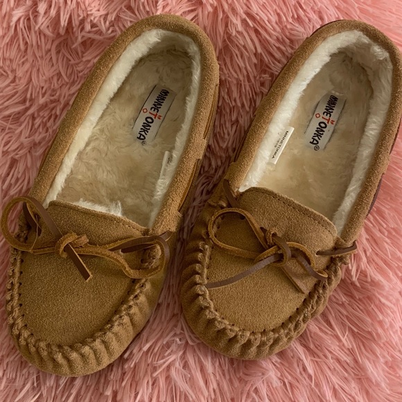 Kids Minnetonka Moccasins - Picture 3 of 5